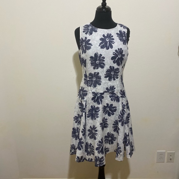 Tommy Hilfiger Floral Sleeveless Dress - Picture 4 of 11